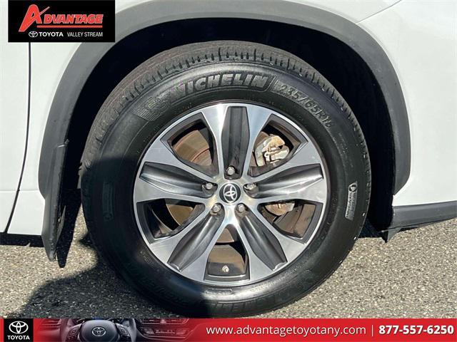 used 2022 Toyota Highlander car, priced at $35,288