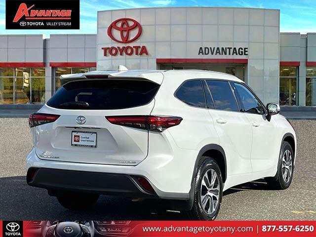 used 2022 Toyota Highlander car, priced at $35,288