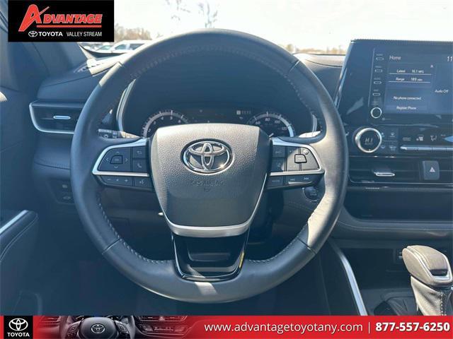 used 2022 Toyota Highlander car, priced at $36,999