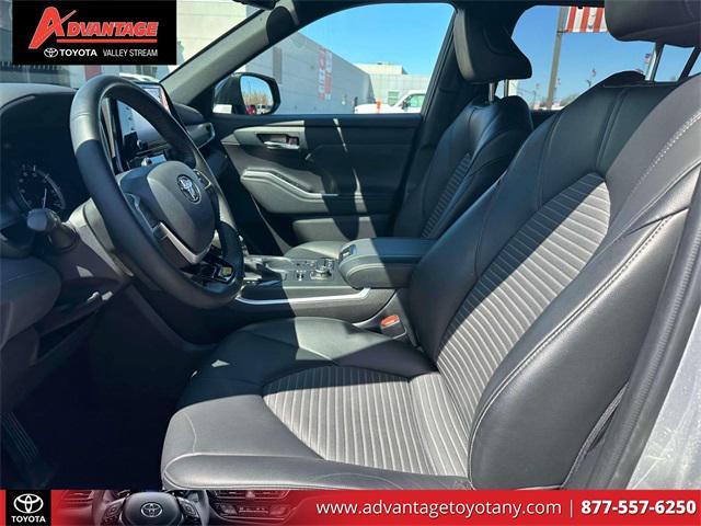 used 2022 Toyota Highlander car, priced at $36,999