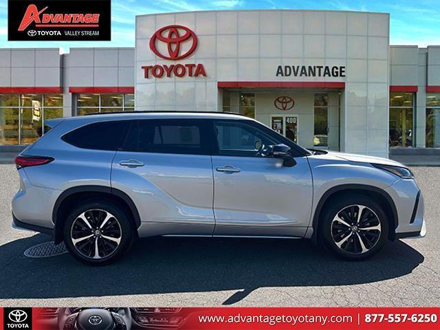 used 2022 Toyota Highlander car, priced at $36,999