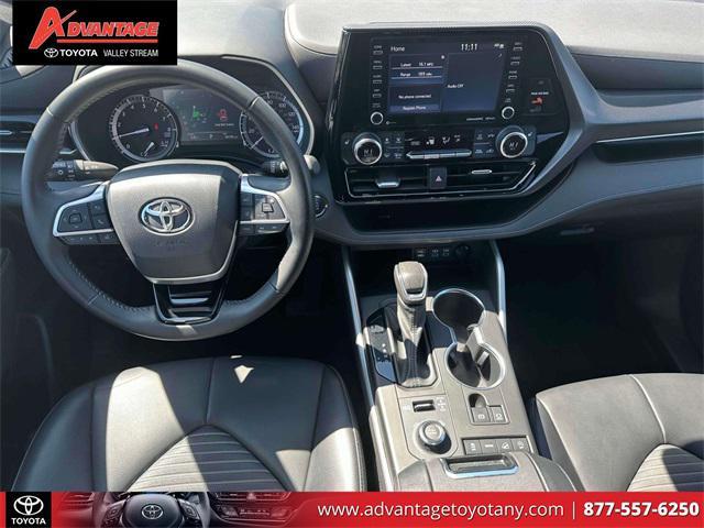 used 2022 Toyota Highlander car, priced at $36,999
