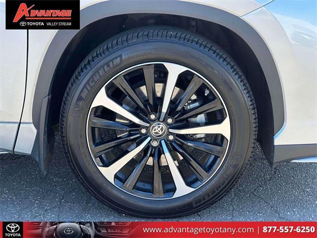 used 2022 Toyota Highlander car, priced at $36,999