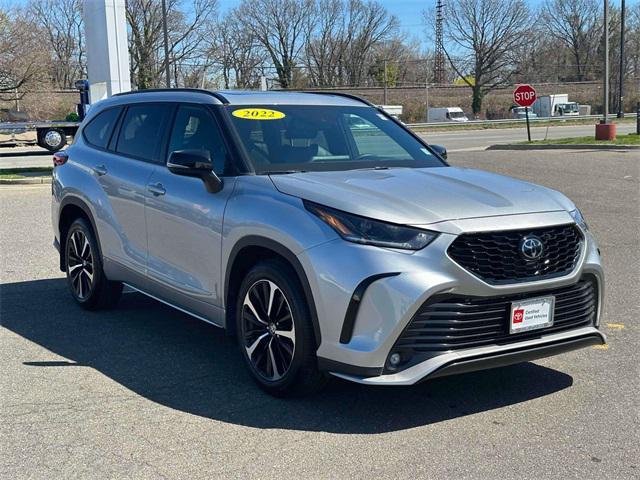 used 2022 Toyota Highlander car, priced at $36,999