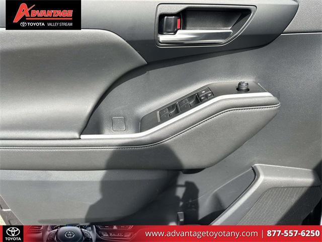 used 2023 Toyota Highlander car, priced at $38,604
