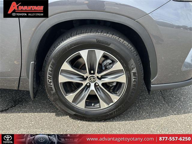 used 2023 Toyota Highlander car, priced at $38,604