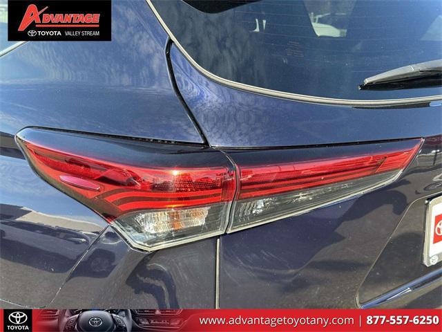 used 2022 Toyota Highlander car, priced at $33,879