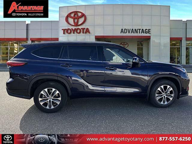 used 2022 Toyota Highlander car, priced at $33,879