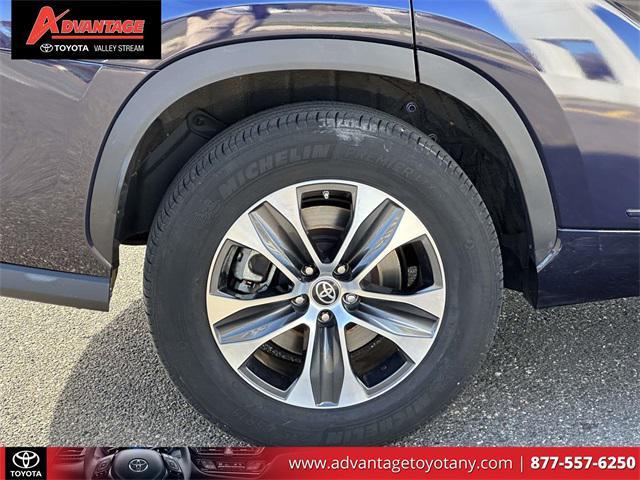 used 2022 Toyota Highlander car, priced at $33,879