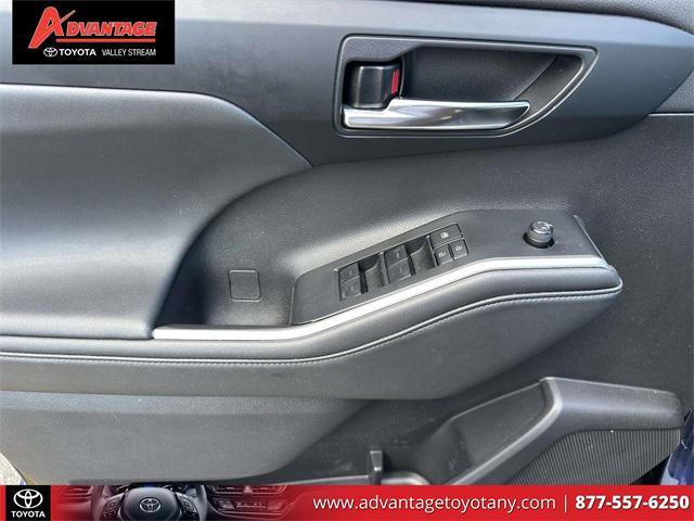 used 2022 Toyota Highlander car, priced at $33,879