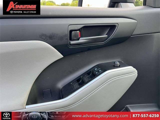 used 2022 Toyota Highlander car, priced at $29,904