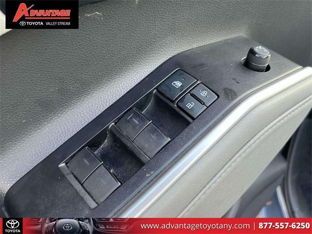 used 2022 Toyota Highlander car, priced at $29,904