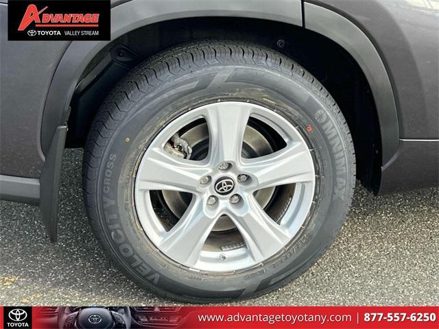 used 2022 Toyota Highlander car, priced at $29,904
