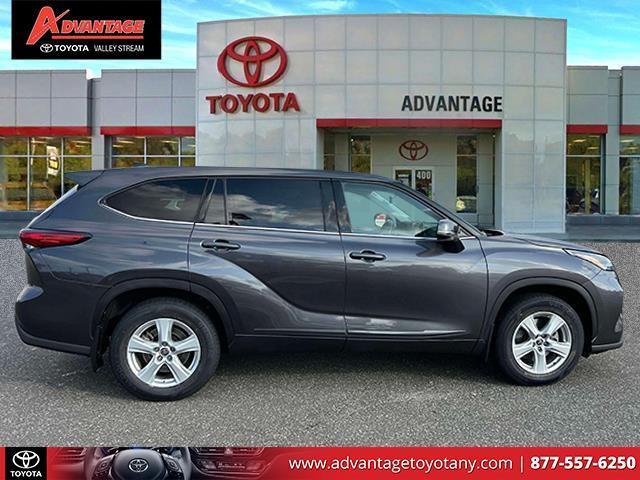 used 2022 Toyota Highlander car, priced at $29,904