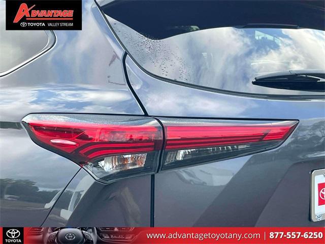 used 2022 Toyota Highlander car, priced at $29,904