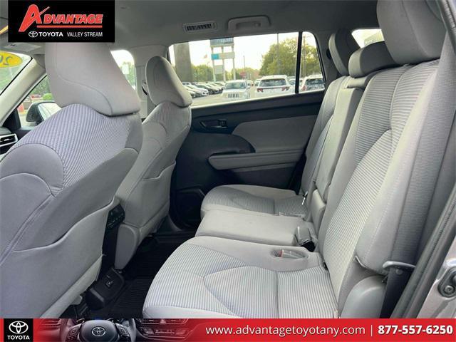 used 2022 Toyota Highlander car, priced at $29,904