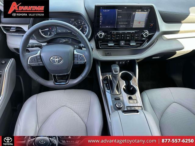 used 2021 Toyota Highlander car, priced at $37,898