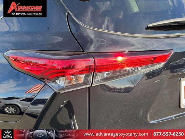 used 2021 Toyota Highlander car, priced at $37,898