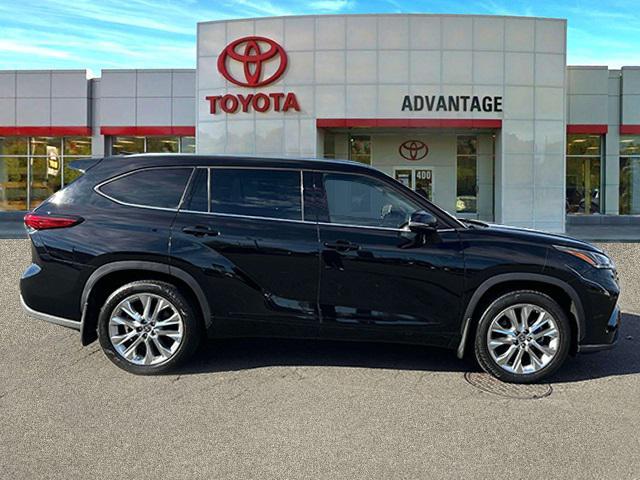 used 2021 Toyota Highlander car, priced at $37,898