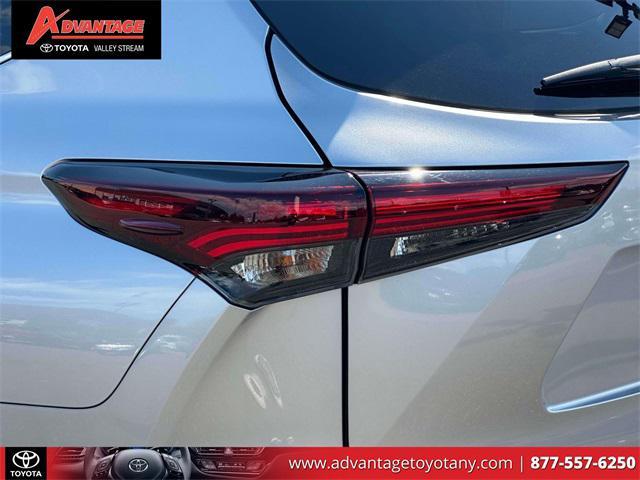 used 2024 Toyota Highlander Hybrid car, priced at $45,933