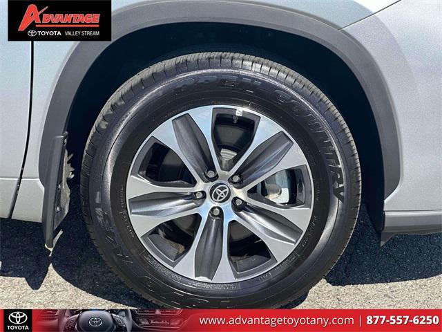 used 2024 Toyota Highlander Hybrid car, priced at $45,933