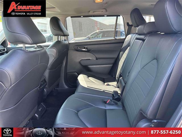 used 2024 Toyota Highlander Hybrid car, priced at $45,933