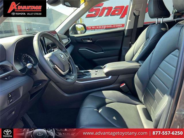 used 2024 Toyota Highlander Hybrid car, priced at $45,899