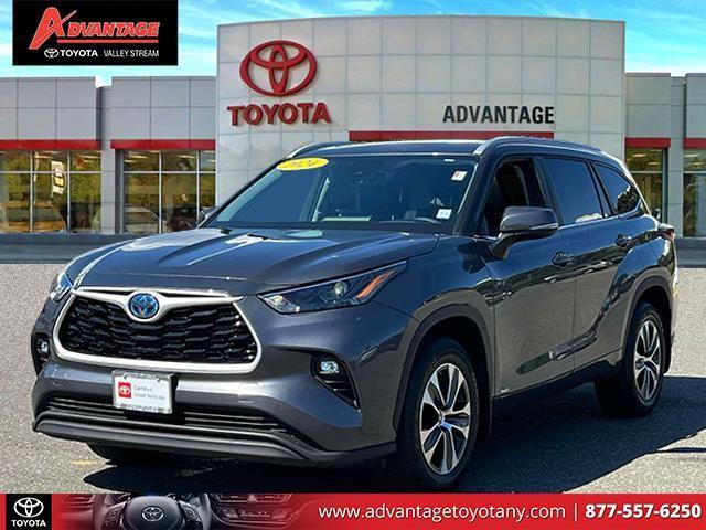 used 2024 Toyota Highlander Hybrid car, priced at $45,899