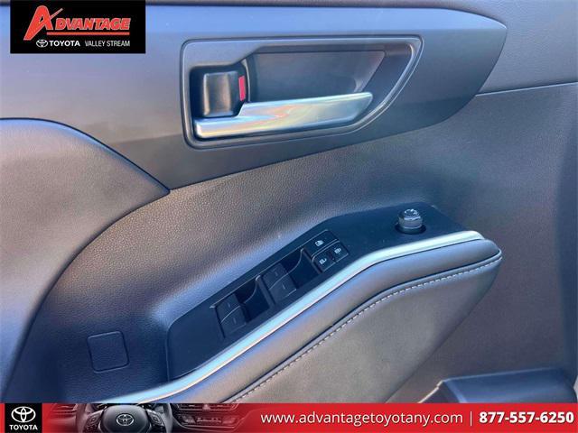 used 2024 Toyota Highlander Hybrid car, priced at $45,899