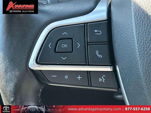 used 2022 Toyota Highlander car, priced at $31,899