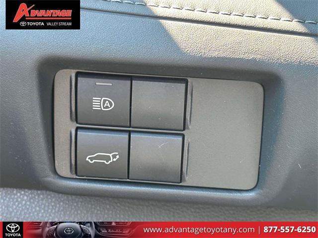 used 2022 Toyota Highlander car, priced at $31,899