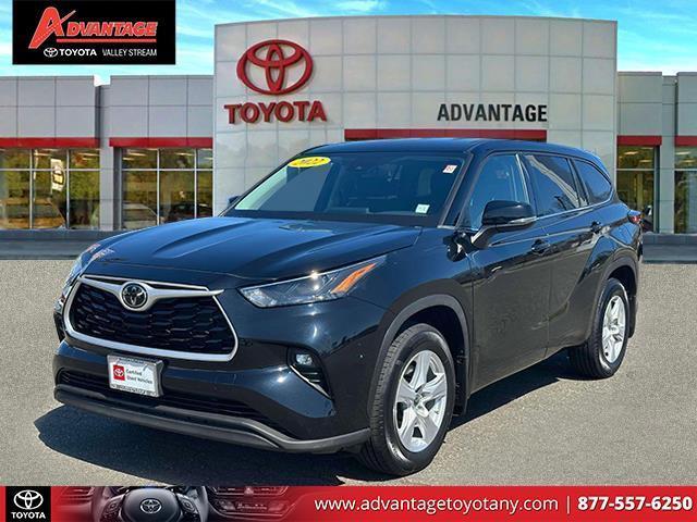 used 2022 Toyota Highlander car, priced at $31,899