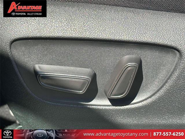 used 2022 Toyota Highlander car, priced at $31,899