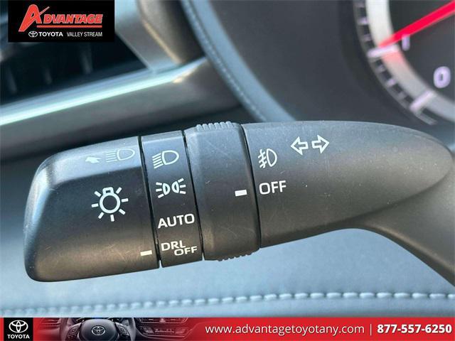 used 2022 Toyota Highlander car, priced at $31,899