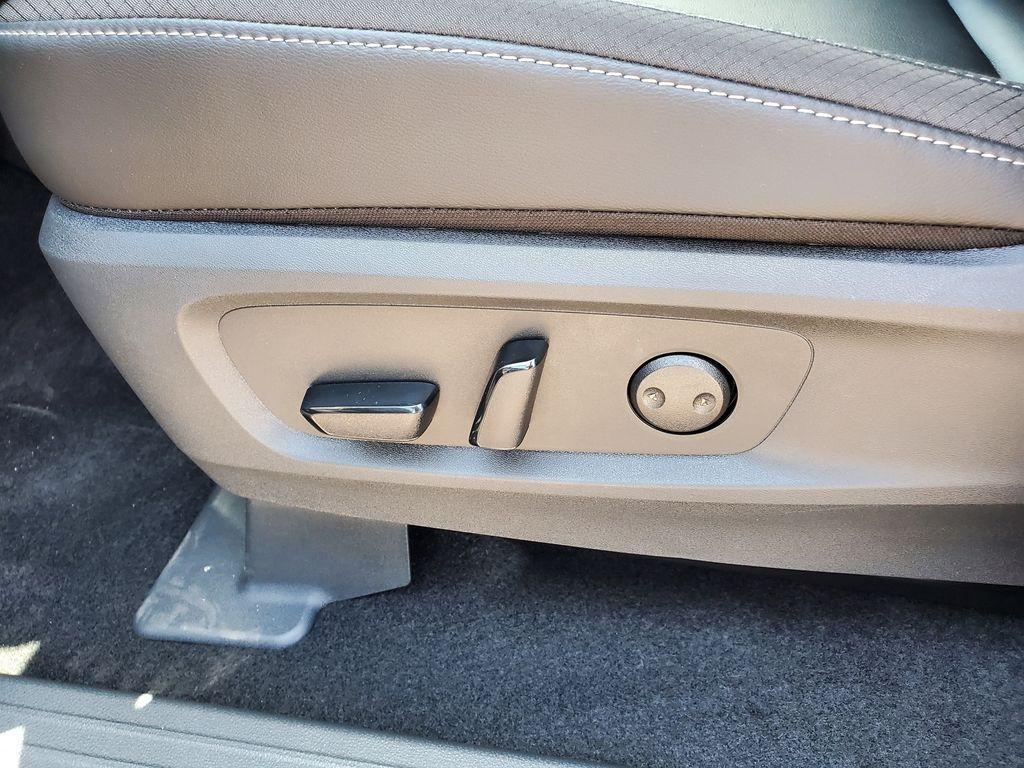 new 2025 Nissan Pathfinder car, priced at $44,404