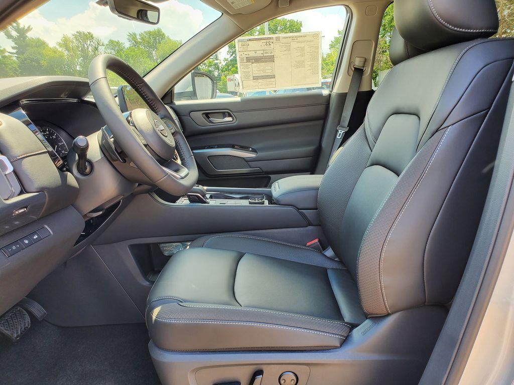 new 2025 Nissan Pathfinder car, priced at $44,404