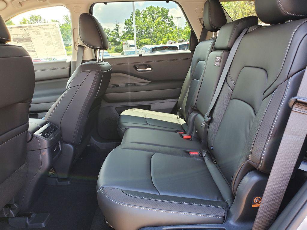 new 2025 Nissan Pathfinder car, priced at $44,404