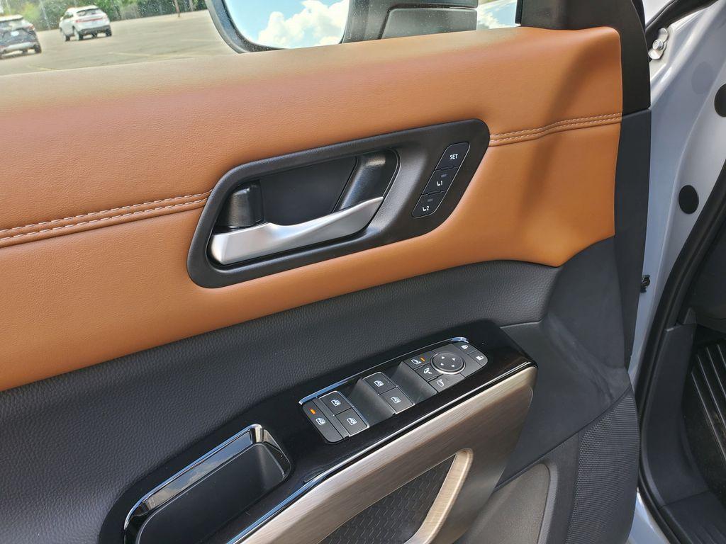 new 2025 Nissan Pathfinder car, priced at $51,218