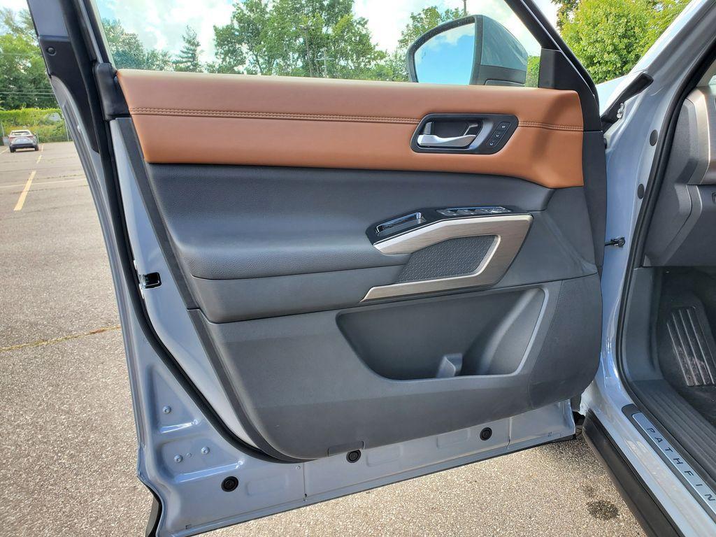 new 2025 Nissan Pathfinder car, priced at $51,218