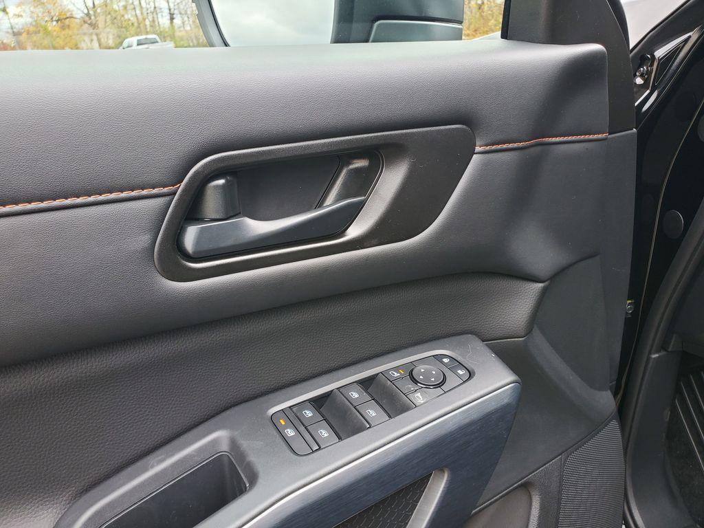 new 2025 Nissan Pathfinder car, priced at $44,257