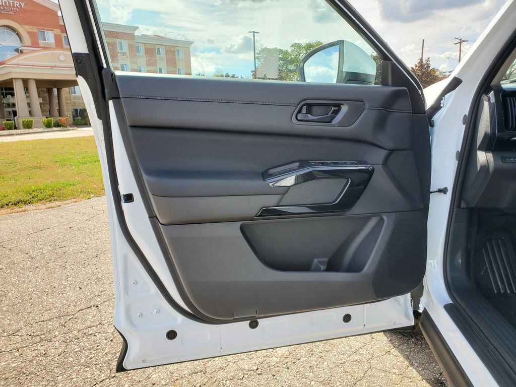 new 2025 Nissan Pathfinder car, priced at $42,507