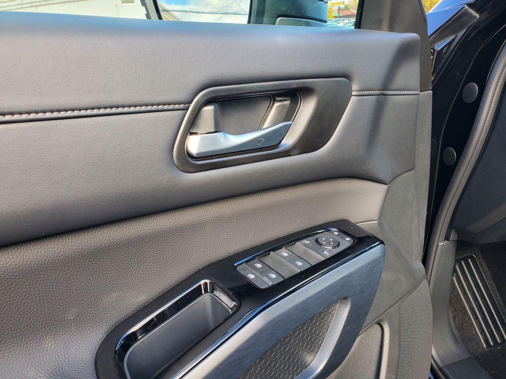 new 2025 Nissan Pathfinder car, priced at $43,837