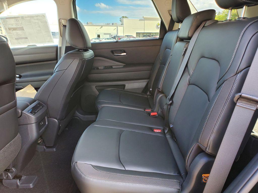 new 2025 Nissan Pathfinder car, priced at $43,837