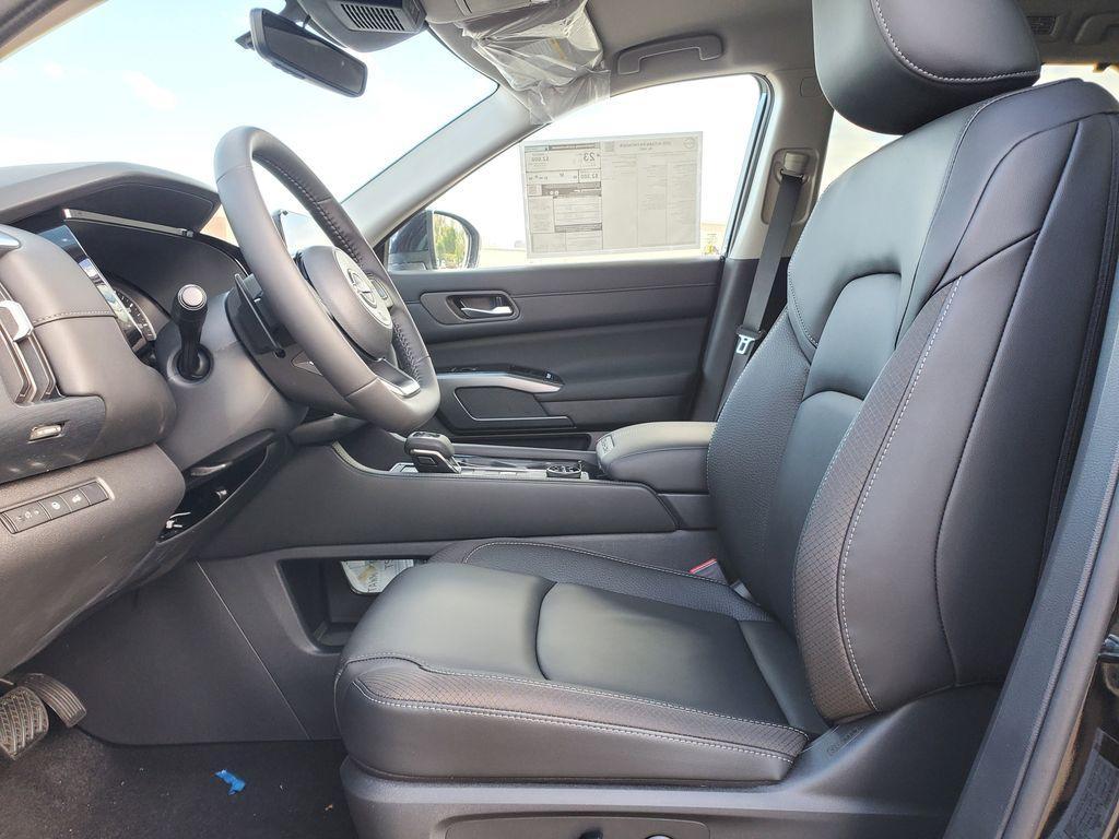 new 2025 Nissan Pathfinder car, priced at $43,837