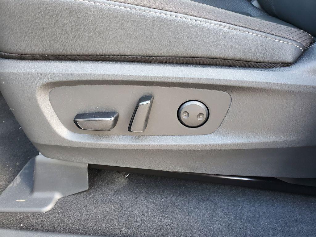 new 2025 Nissan Pathfinder car, priced at $43,837