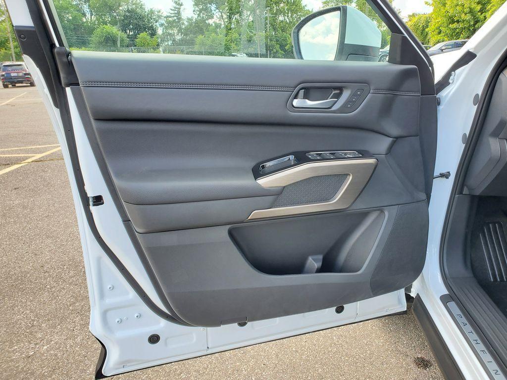 new 2025 Nissan Pathfinder car, priced at $50,995