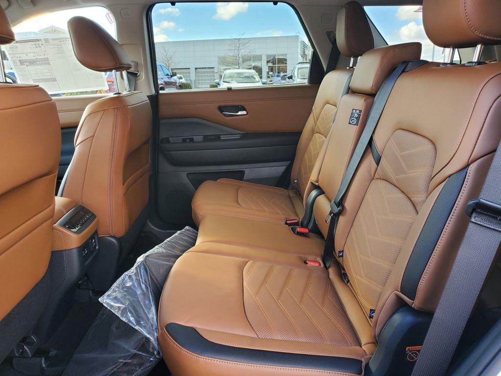 new 2025 Nissan Pathfinder car, priced at $51,522