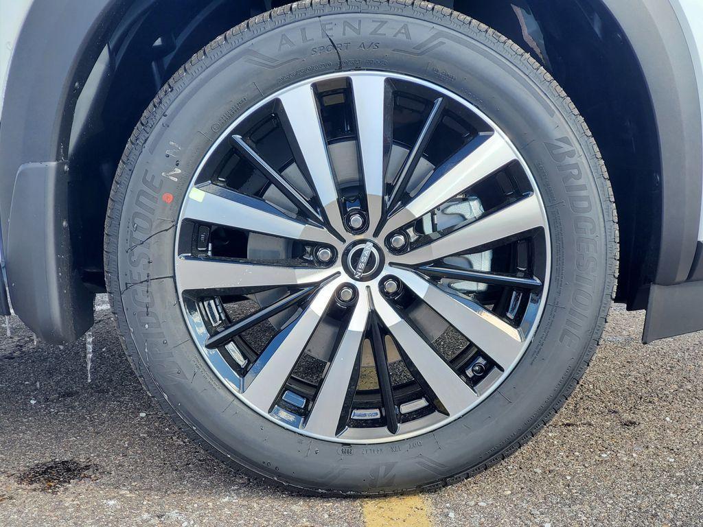 new 2025 Nissan Pathfinder car, priced at $51,522