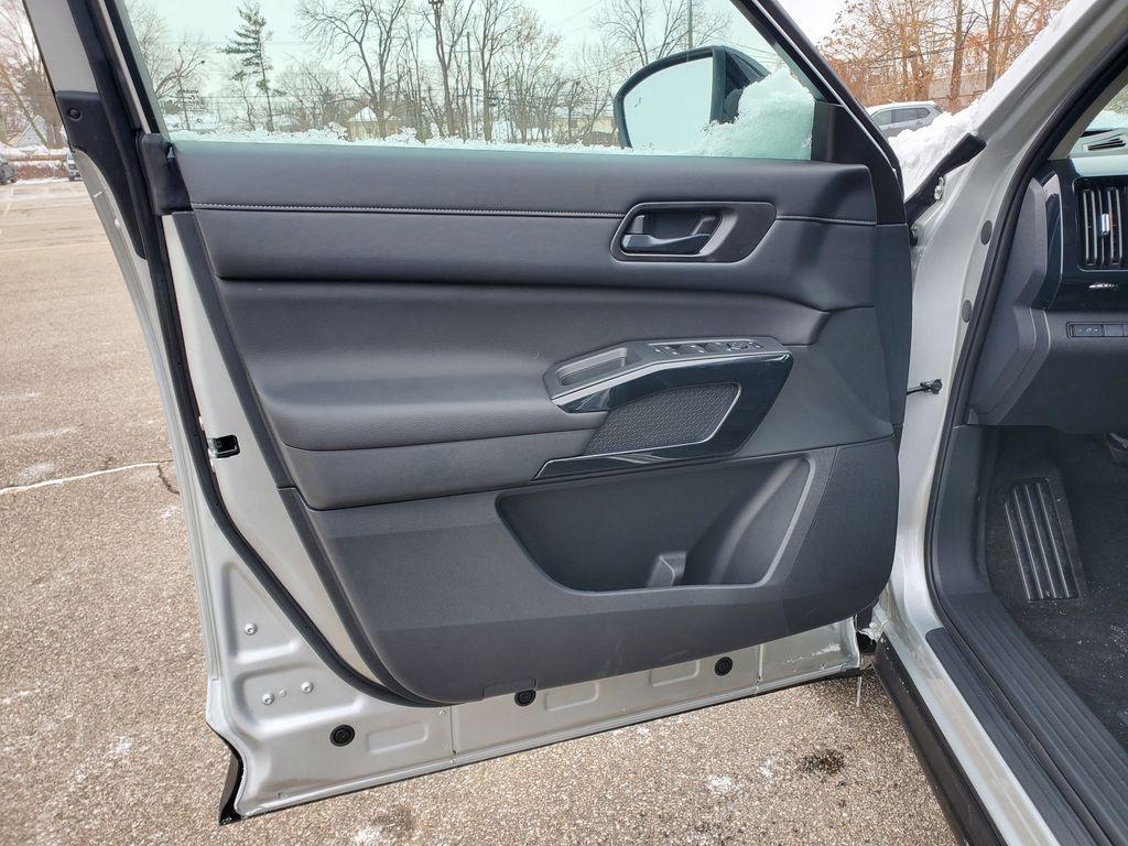 new 2025 Nissan Pathfinder car, priced at $38,527