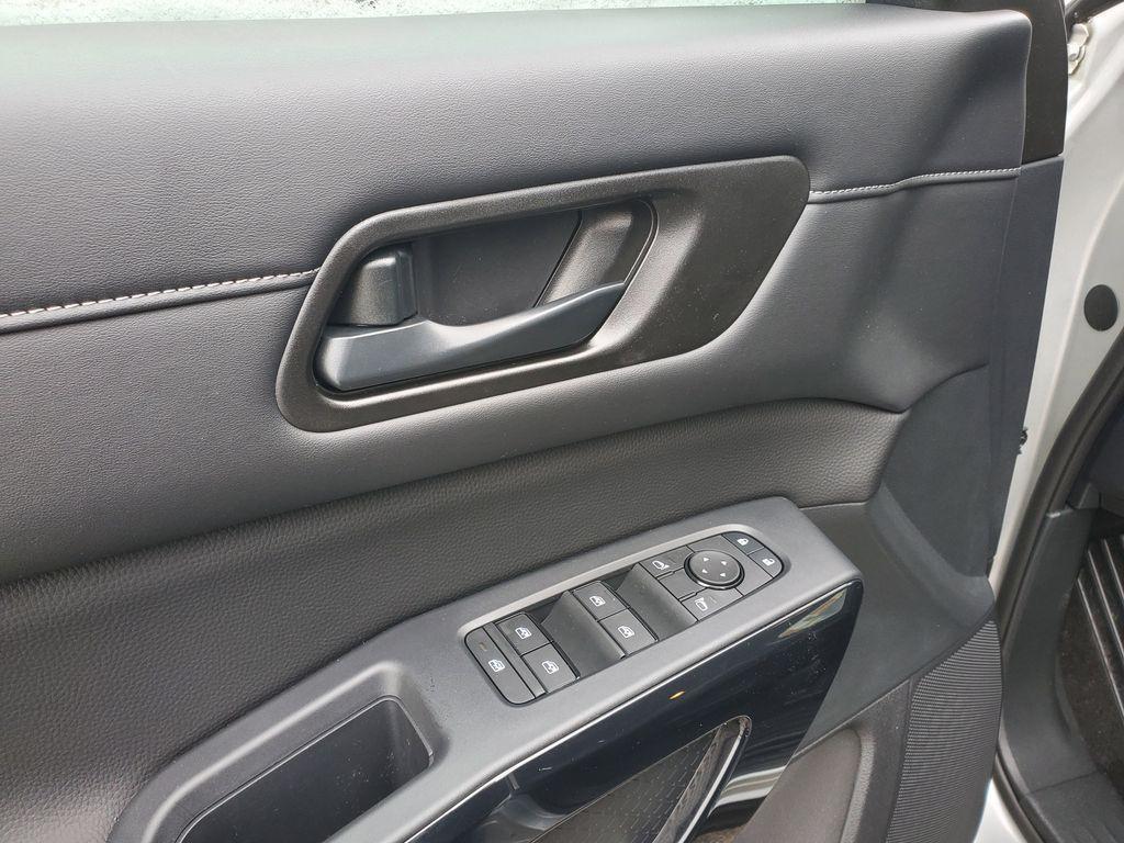 new 2025 Nissan Pathfinder car, priced at $38,527